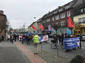 Die Fotos zeigen den Ostermarsch und die Kundgebung am Mahnmal für die ermordeten Arbeiter der Roten Ruhrarmee